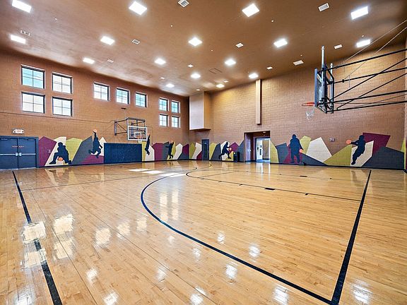 Basketball Court at Las Brisas Apartments in Round Rock, Texas