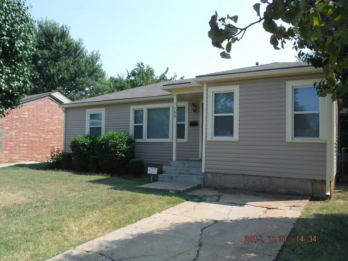3 bed, 1037 sqft, $1,266 — Photo 1