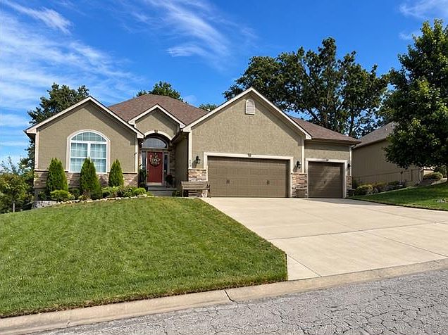 1st image of 801 SE Pine Ct