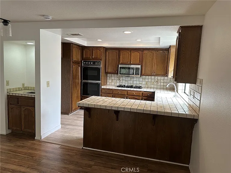 22518 Avenue San Luis — Photo 8