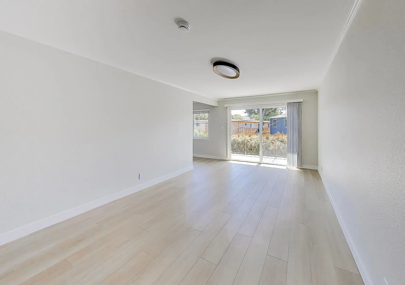 Newly Renovated 1 Bedroom Apartment ~ Downtown Burlingame — Photo 1