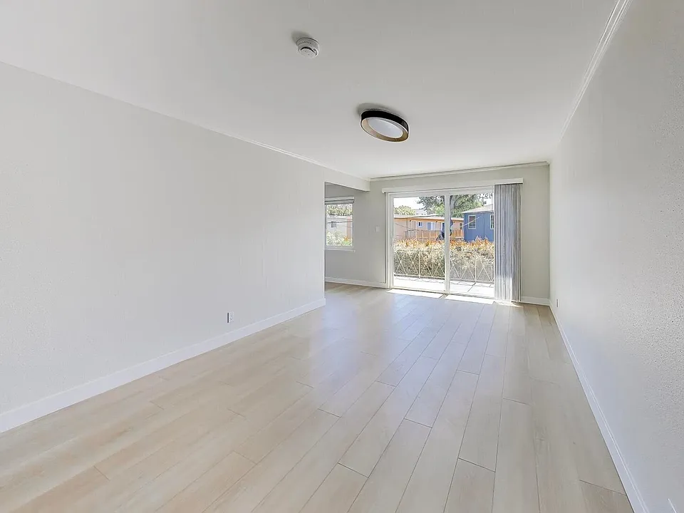 1265 Oak Grove Ave #9