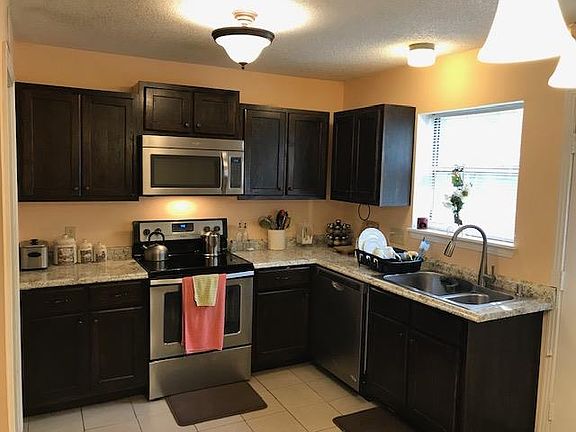 5th image of 906 Lauren Ct