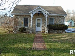 407 N 4th St, Oquawka, IL 61469