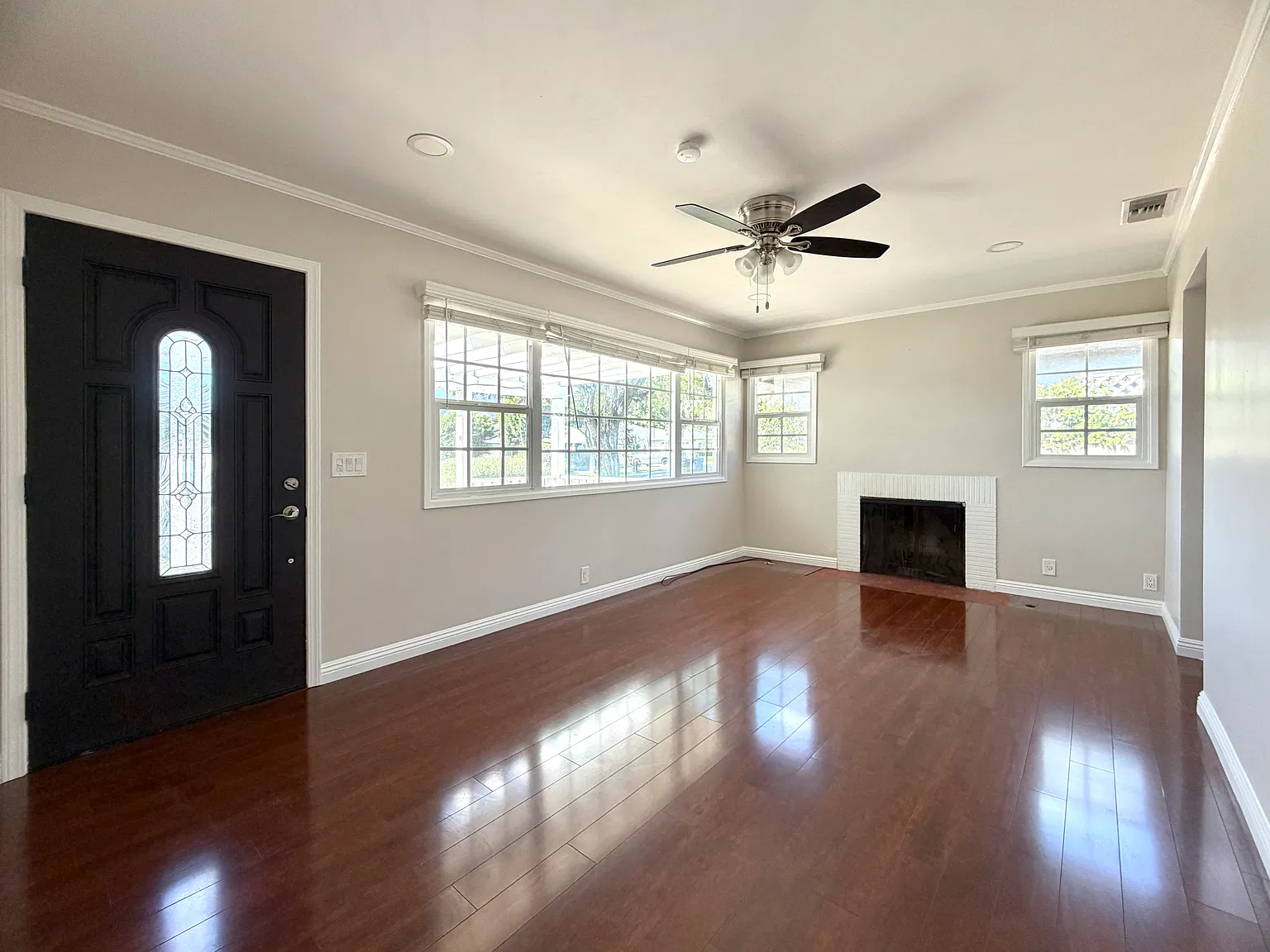 3 bed, 1416 sqft, $3,600 — Photo 2