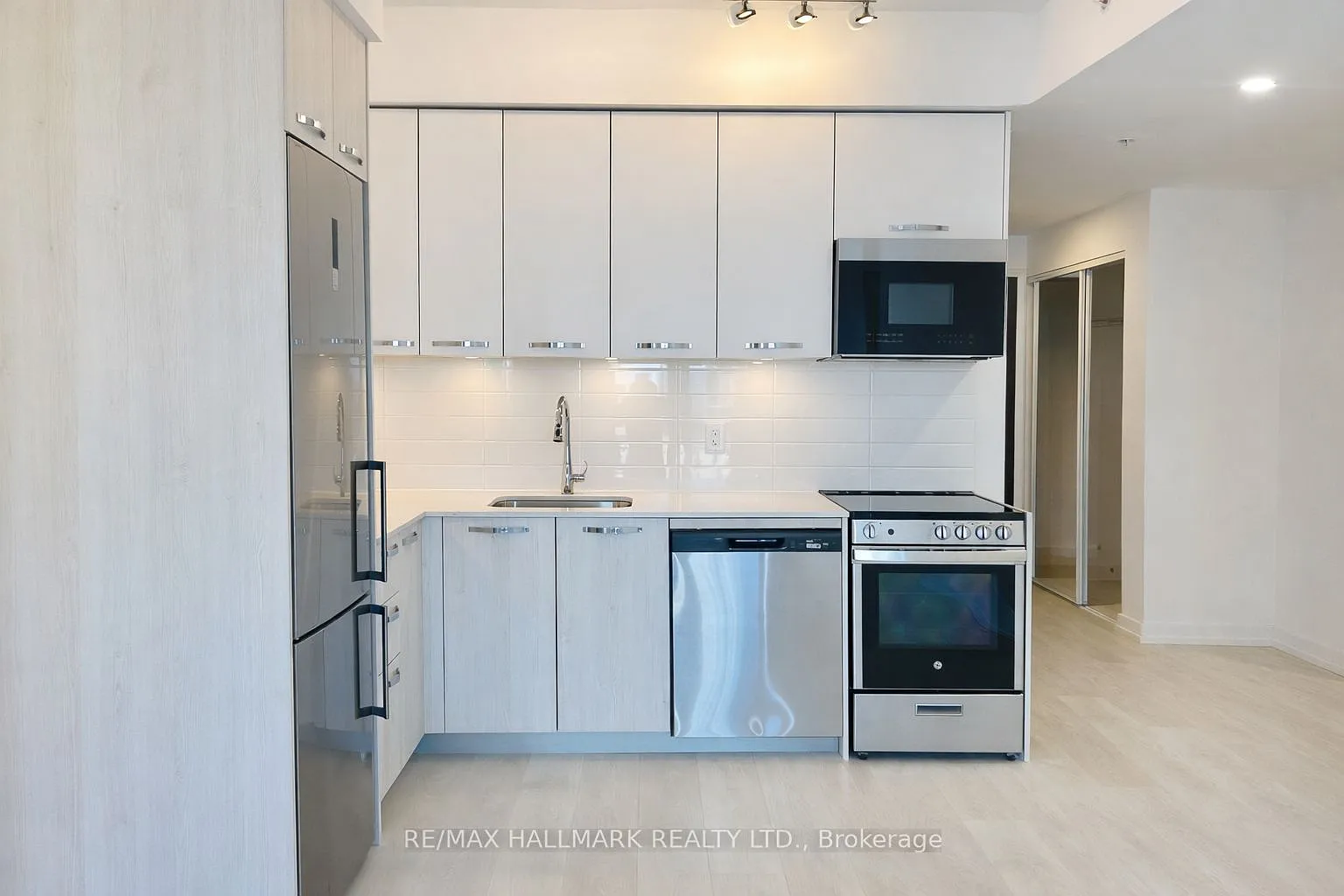75 James Condos — Photo 1