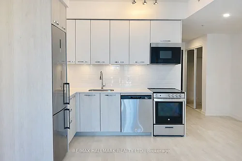 75 James St S Photo 1