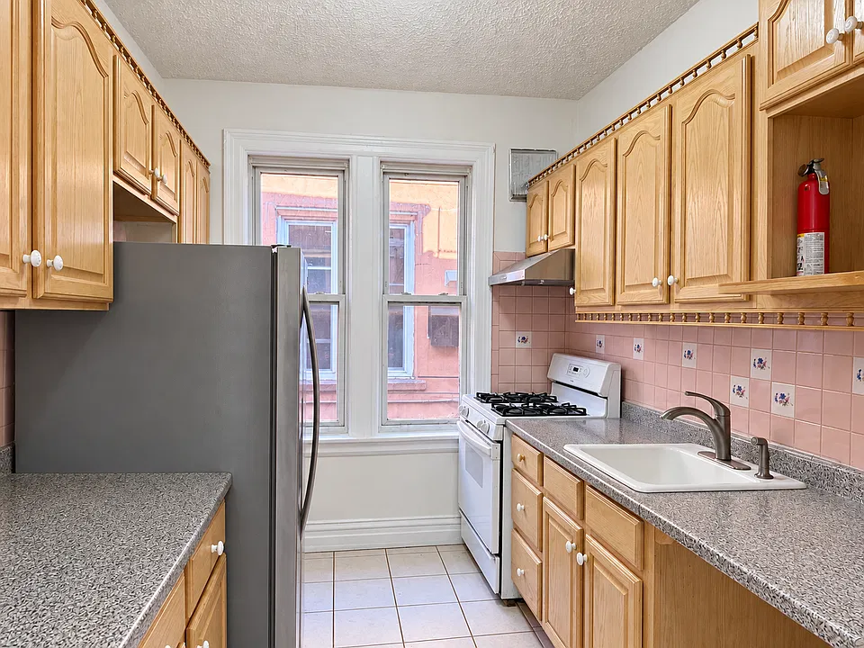 1972 Ellis Ave #2