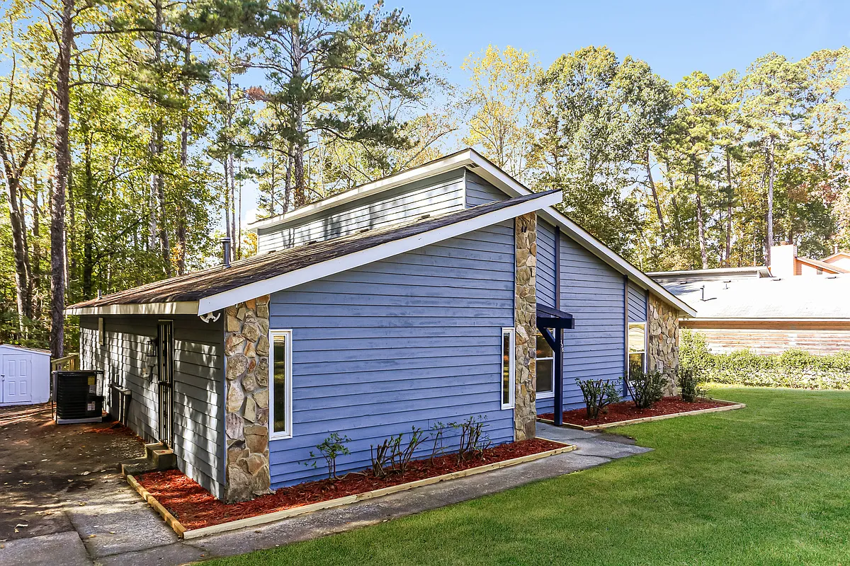 Building Photo - 135 Beethoven Ct S