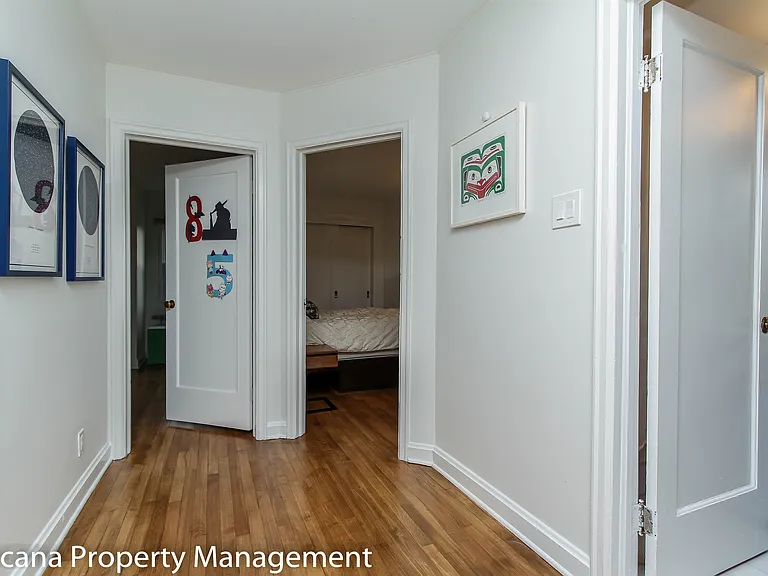 220 Cowley Ave — Photo 20