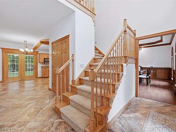 5th image of 2412 E Pointe Dr SE
