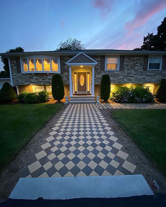 1st image of 12 Whitney Dr