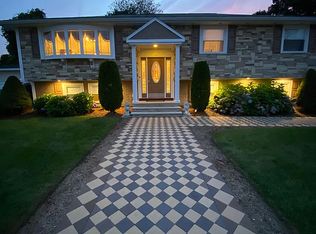 12 Whitney Dr, Peabody, MA 01960