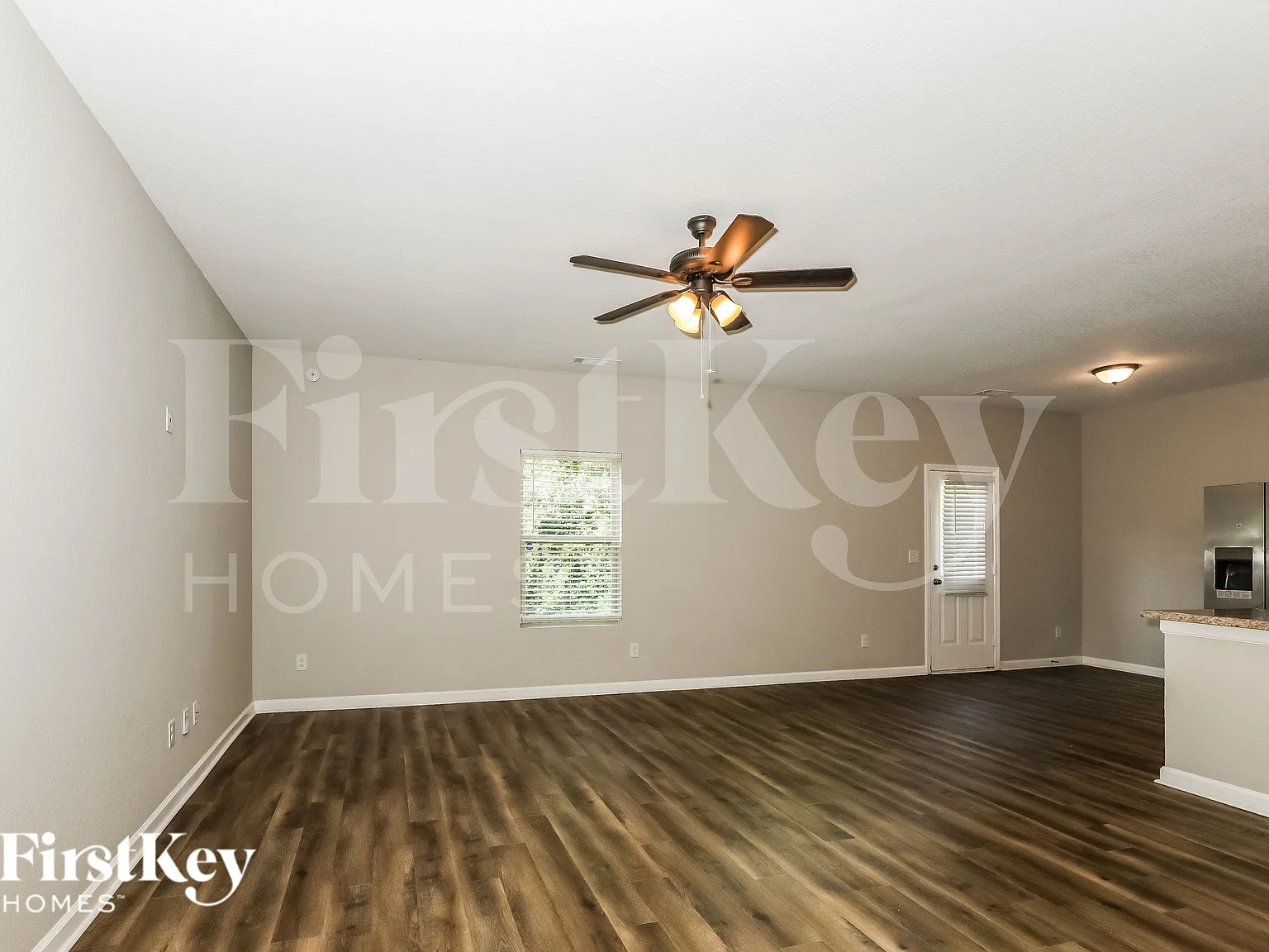 3 bed, 2.5 bath, 1932 sqft, $2,080 — Photo 3