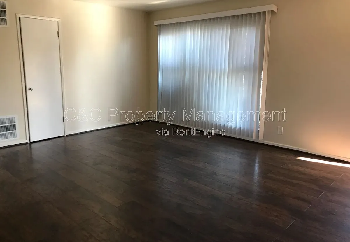 Building Photo - 926 Lupin Dr #2