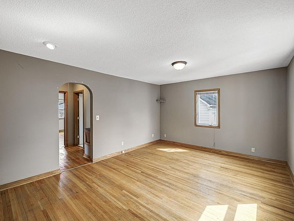 4th image of 3931 Jackson St NE