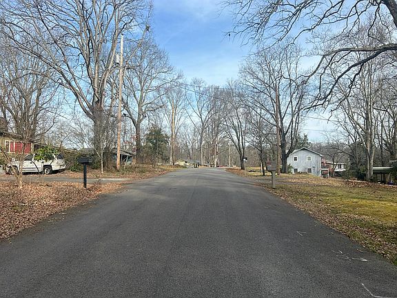 4th image of 141 N Seneca Rd