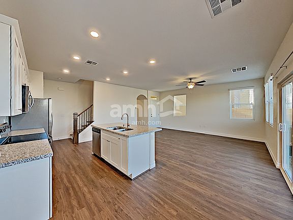 5th image of 5866 Petronius St