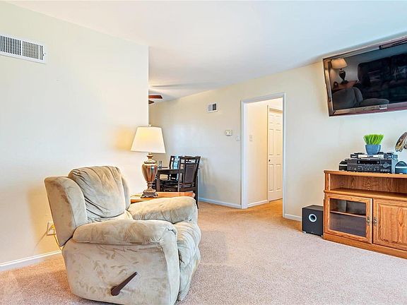 4th image of 4410 Cayuga Dr