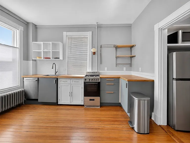 41 Walnut St #1R — Photo 1