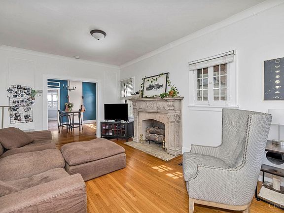 5th image of 3554 Vista Ave