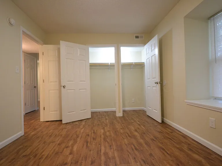 406 Judy St — Photo 4