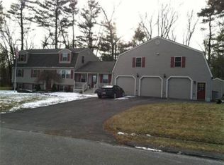 27 Robinhood Ln, Billerica, MA 01821