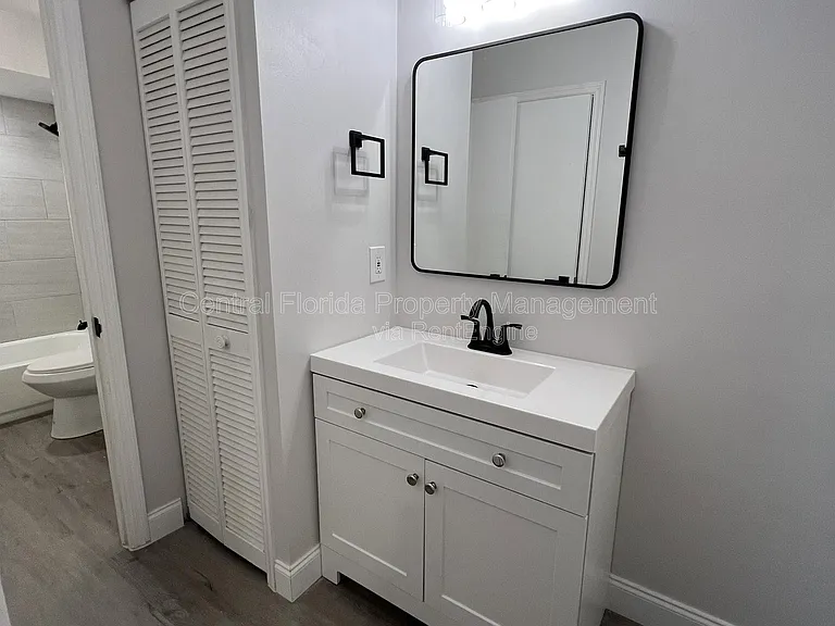 914 Robinhood Ct — Photo 14