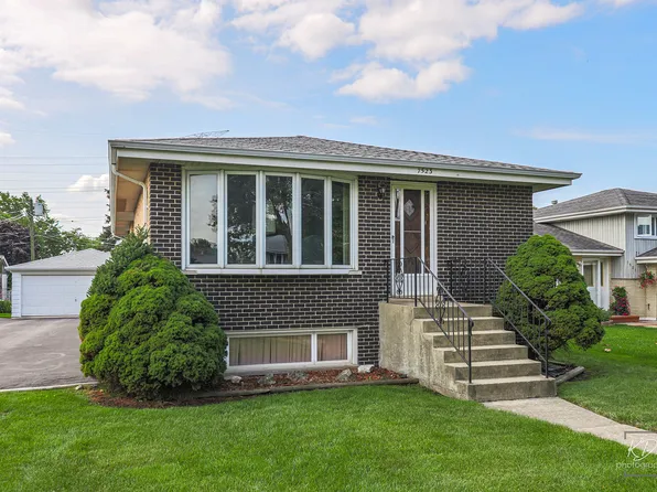 7523 W 83rd St, Bridgeview, IL 60455