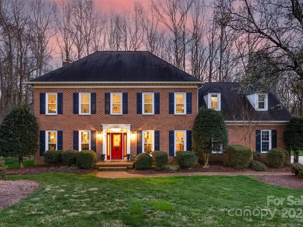 7208 Saint Clair Dr, Charlotte, NC 28270