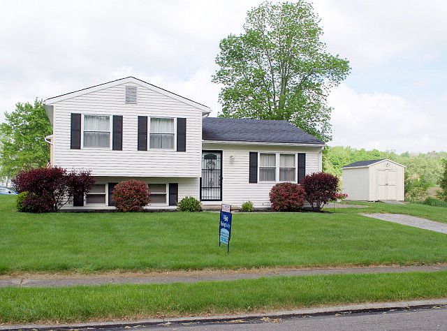 1st image of 92 Lilac Ct W