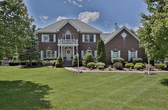 1st image of 46 Tanglewood Dr