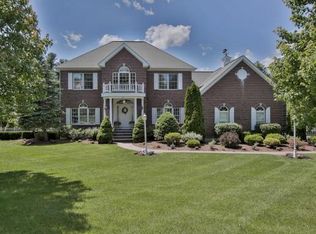 46 Tanglewood Dr, Nashua, NH 03062