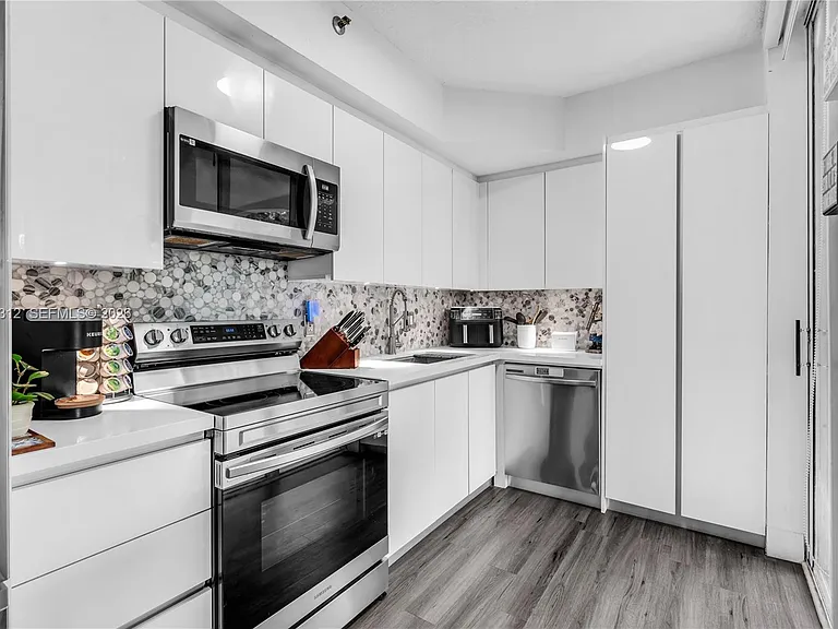 1834 Brickell Ave #33 — Photo 4