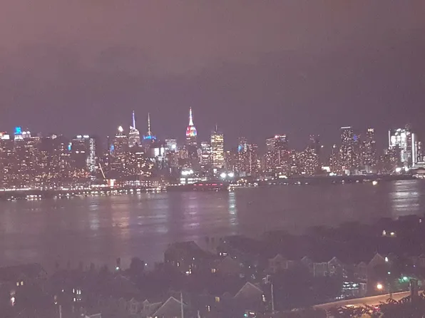 7417 Boulevard East image 4 of 15