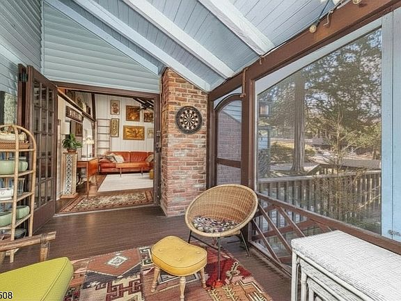 4th image of 3 Hillspring Rd