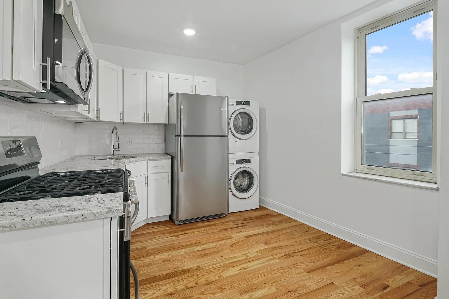 2 bed, 835 sqft, $2,000 — Photo 4