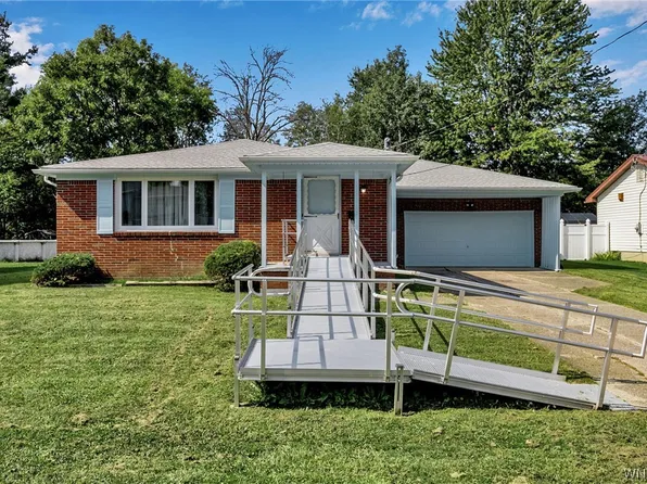 1722 Meadow Dr, Alden, NY 14004