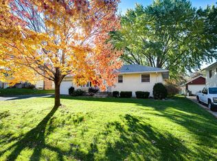 2220 Mohawk Rd E, North Saint Paul, MN 55109