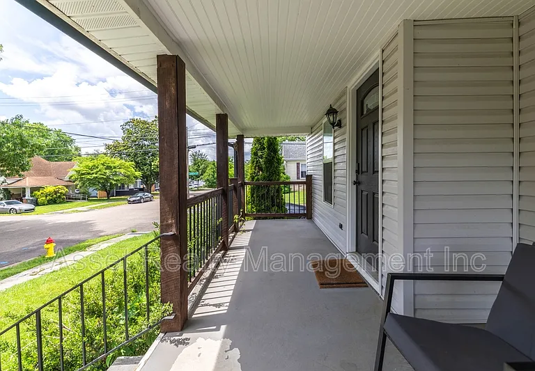 301 E Quincy Ave — Photo 7
