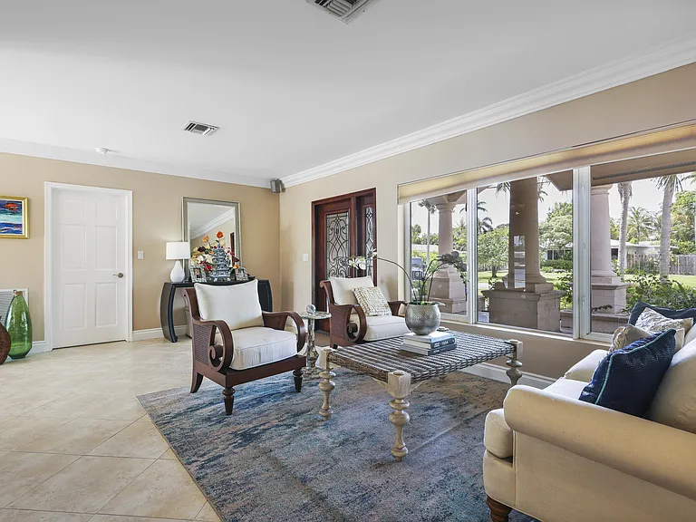1925 Coral Gardens Dr — Photo 4