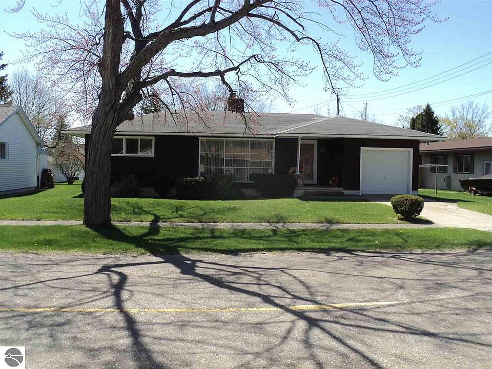 1st image of 604 E Lincoln St