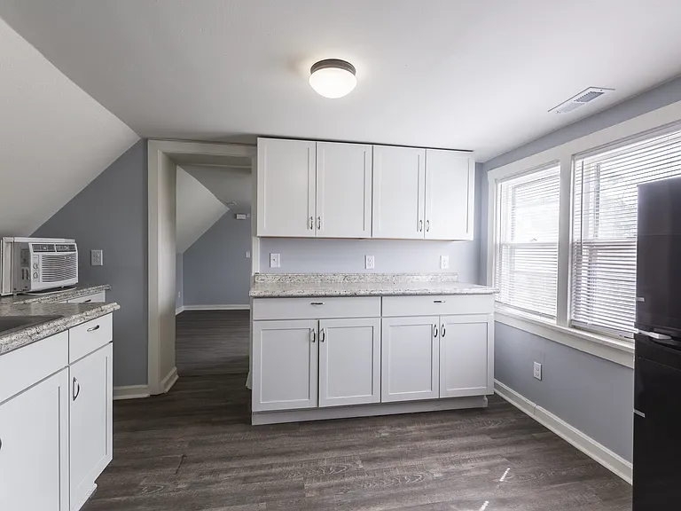 1147 Park Ave — Photo 29