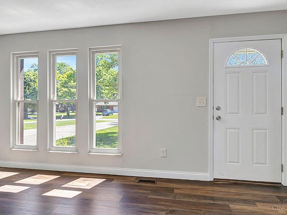 5th image of 8187 Woodward Dr