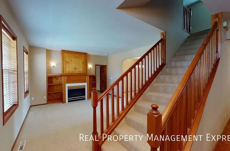305 E Pine Lake Dr — Photo 7
