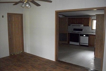 5th image of 10596 Fairview Ave