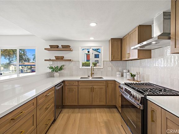 3rd image of 2707 Vanderbilt Ln #3