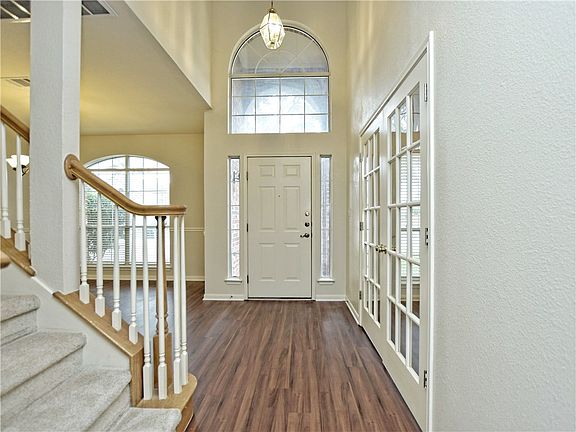 3rd image of 701 Belmont Dr