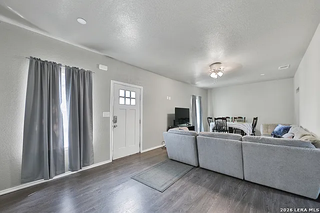 4 bed, 2.0 bath, 1659 sqft, $1,650 — Photo 2