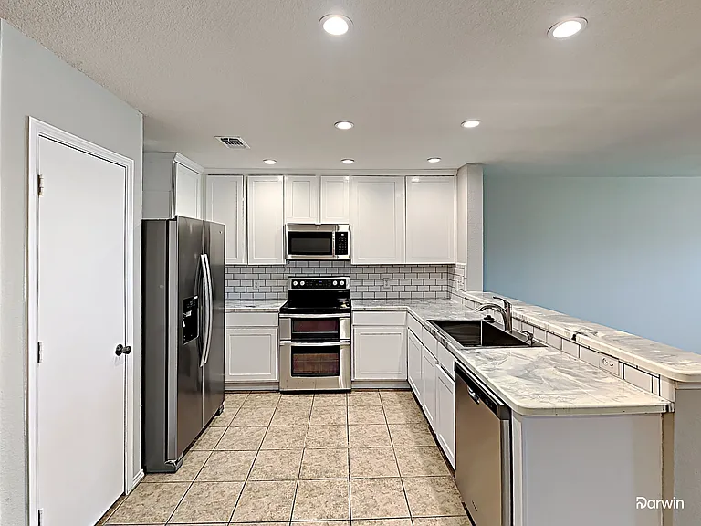 8901 King Ranch Dr — Photo 3